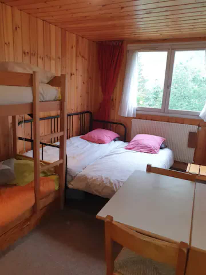 Chambre lit superposé, lit simple à sortir du dessous du lit superposé et canapé à déplier pour 2 personnes