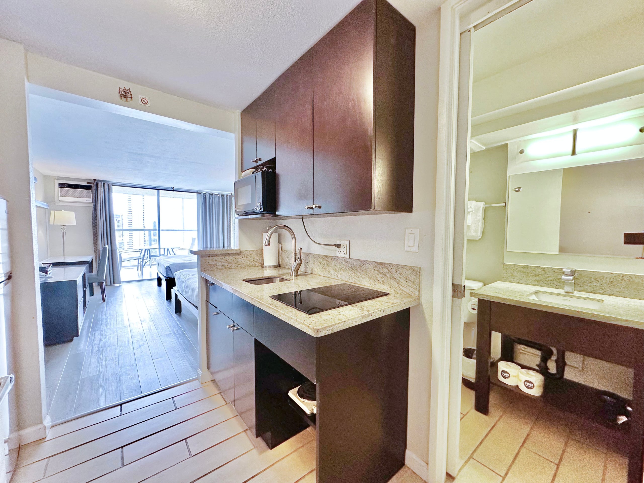 23FL-Aston Skyline Studio w/2 Queens Waikiki Beach - Image 9