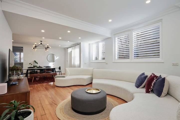 Large 3 Bed Elwood Stay – Beach & Melbourne CBD