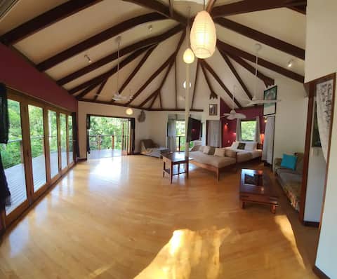 Top performing Airbnb: Treeverb Beach House - Daintree in Douglas Shire