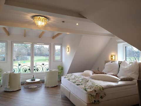 Stay with Viktoria - Apartment Elegance