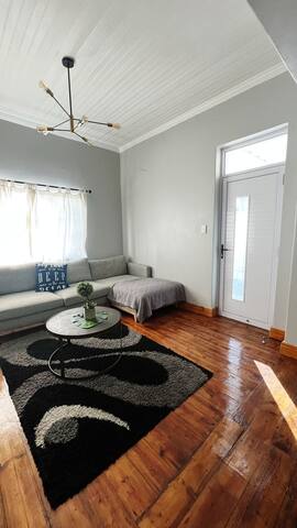 3min walk to beach. Modern Home gallery image 4