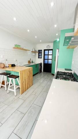 3min walk to beach. Modern Home gallery image 2