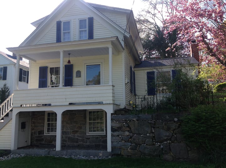 Little Yellow House Houses for Rent in Essex, Connecticut, United