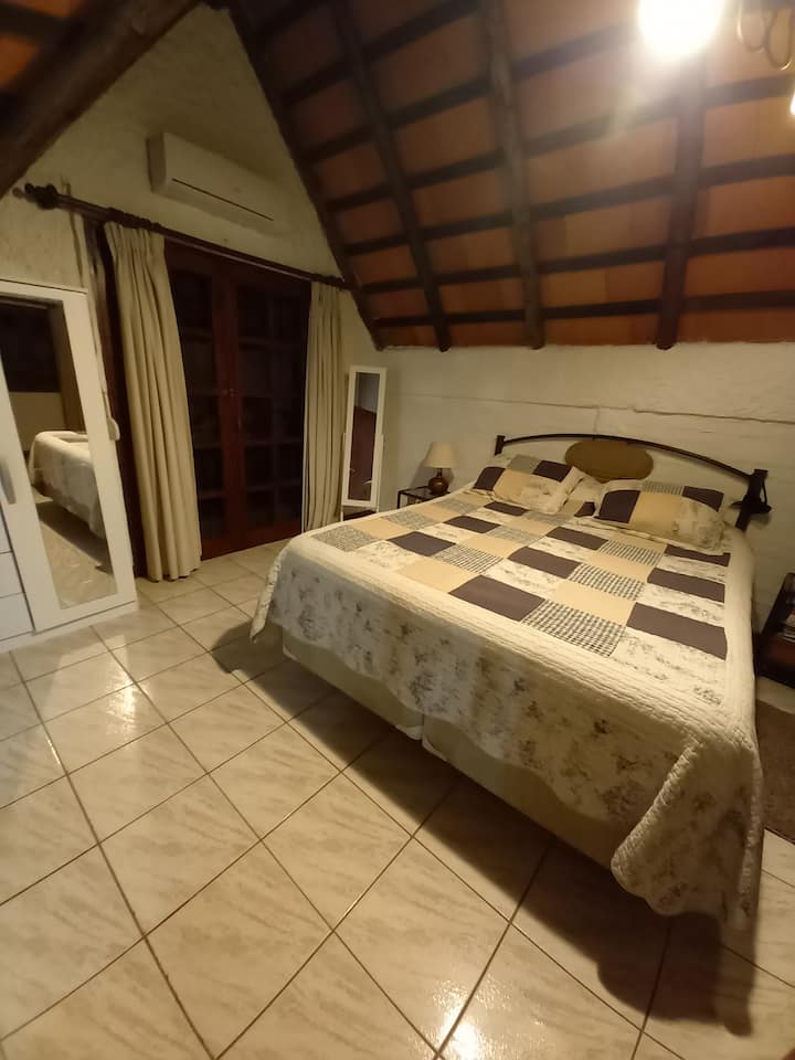 Na katu se nalazi PRIVATNA kupaonica
za 2 osobe