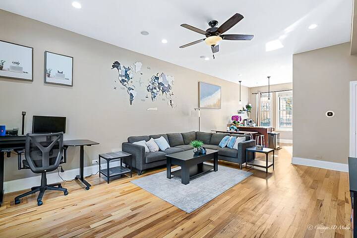 Spacious 5 BR / King Beds / Private Deck + Parking gallery image 2