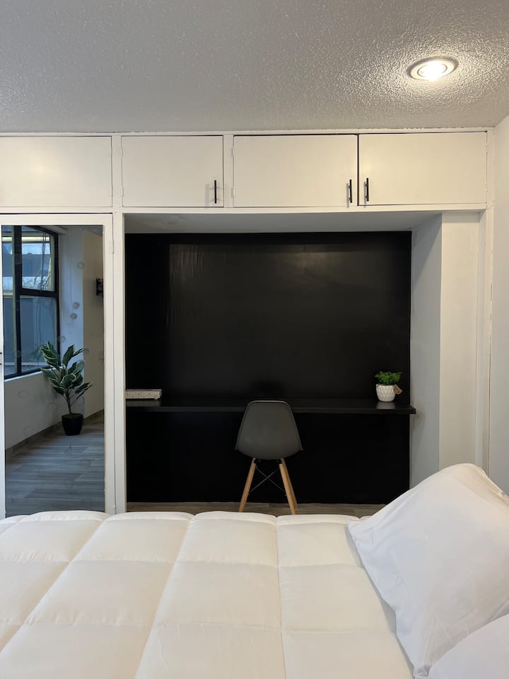 مكان هادئ للعمل أو الدراسة إذا لزم الأمر.