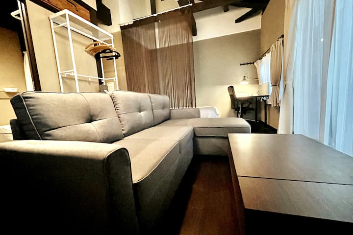 Room 206 One Db Bed With Sofa & Wooden Rain Shower - 宇治市
