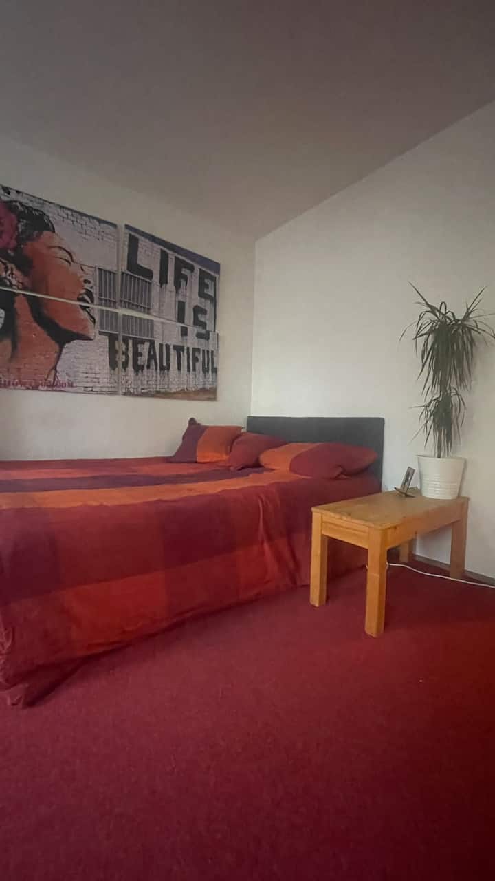 Спалня с двойно легло 140 см