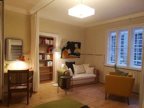 Top Airbnb: The Small House - Vintage apartment in the courtyard in Währing