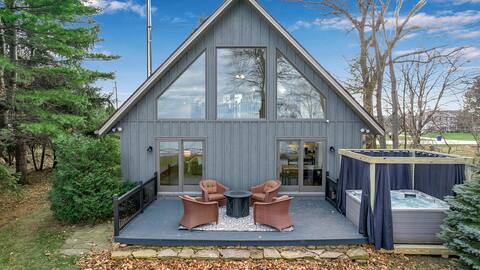 *HOT TUB | Lake Front Chalet | Gorgeous Sunsets