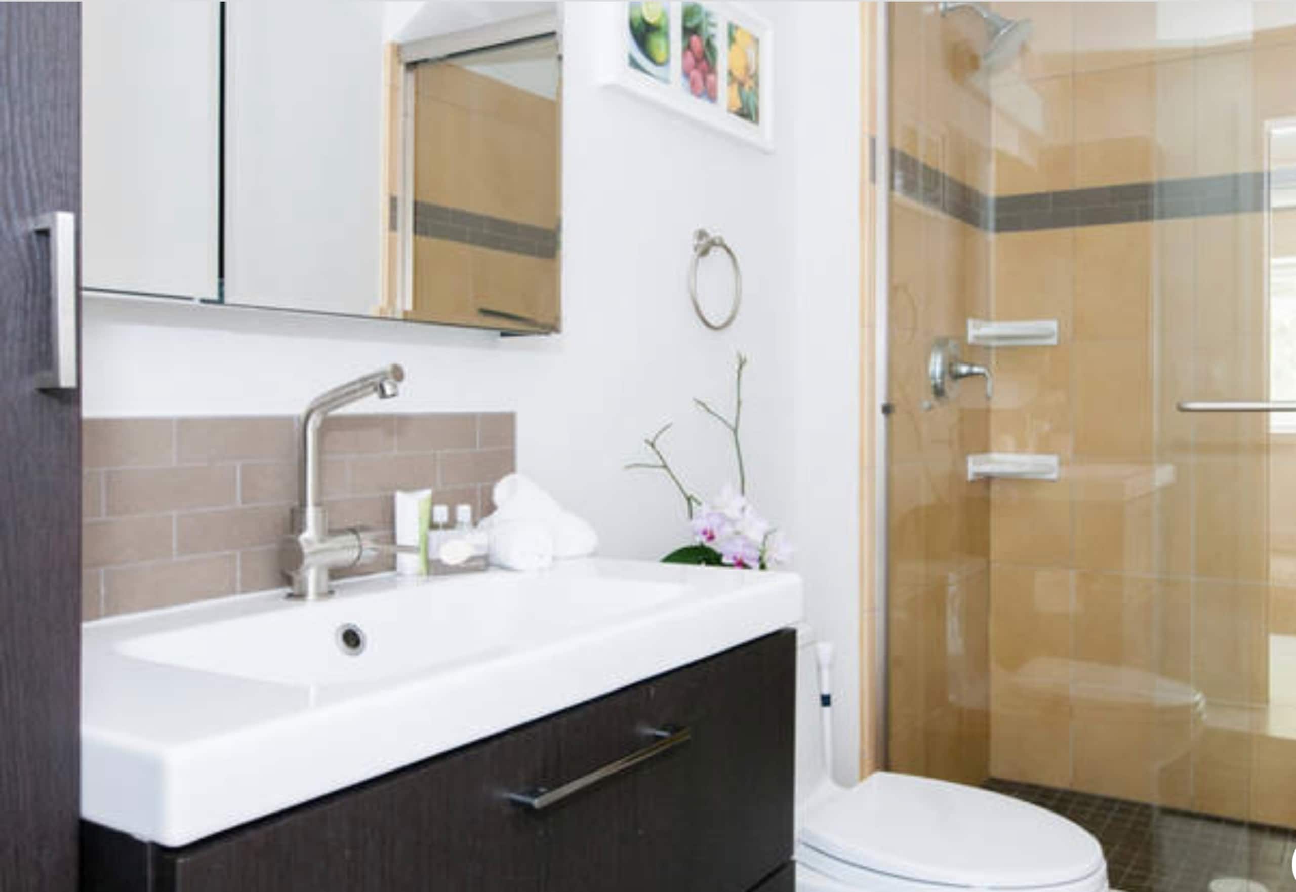 Home in San Francisco · ★4.9 · 1 bedroom · 2 beds · 1 bath - Image 20