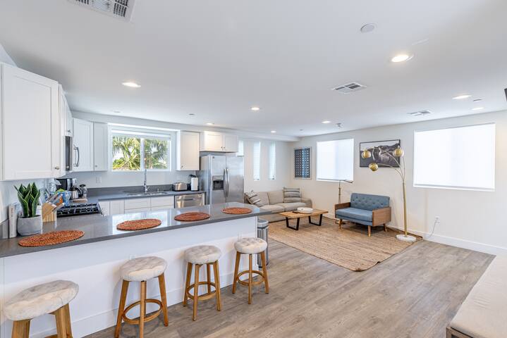 Spacious 4 Bedroom Family Home in Culver City gallery image 2