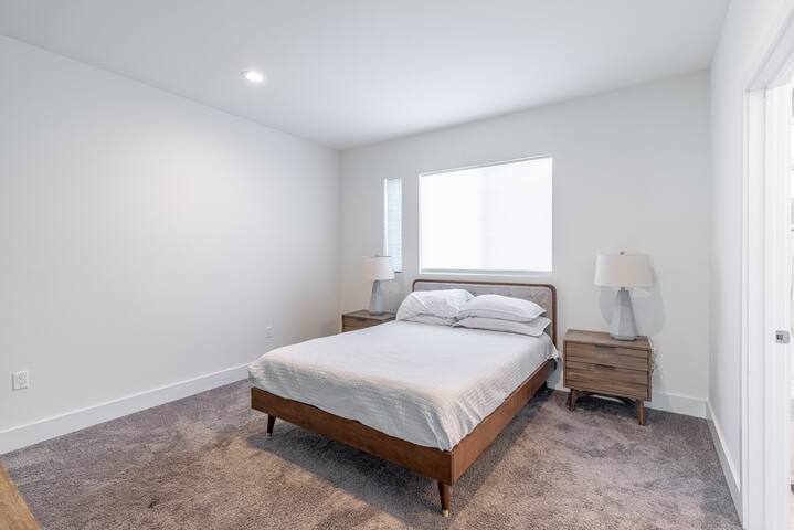 Spacious 4 Bedroom Family Home in Culver City gallery image 4