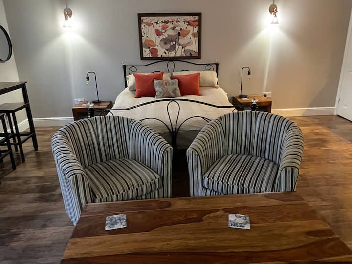 Large selfcontained detached studio Guest houses for Rent in