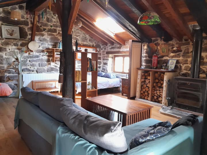 PLANTA SUPERIOR. SALÓN Y SOFÁ CAMA.