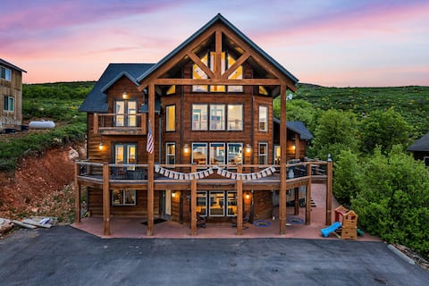 Sauna! Views! Pool! Tennis/BBall! Arcades! HotTub!