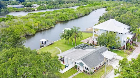 Palms Paradise. Heated Pool. Waterfront. 3/3