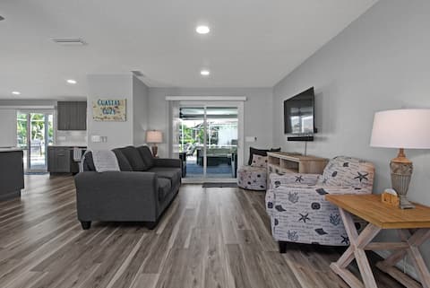 Successful Airbnb property: Spotless 3-bedroom Waterfront Home. Heated pool. in Punta Gorda