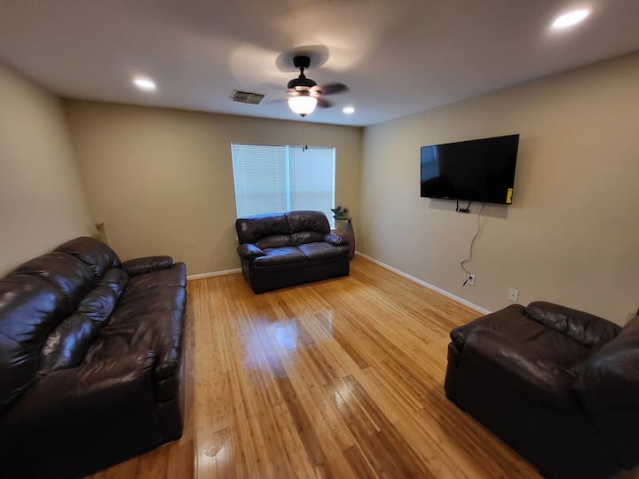 Cozy Home Away From Home - シュガーランド, TX