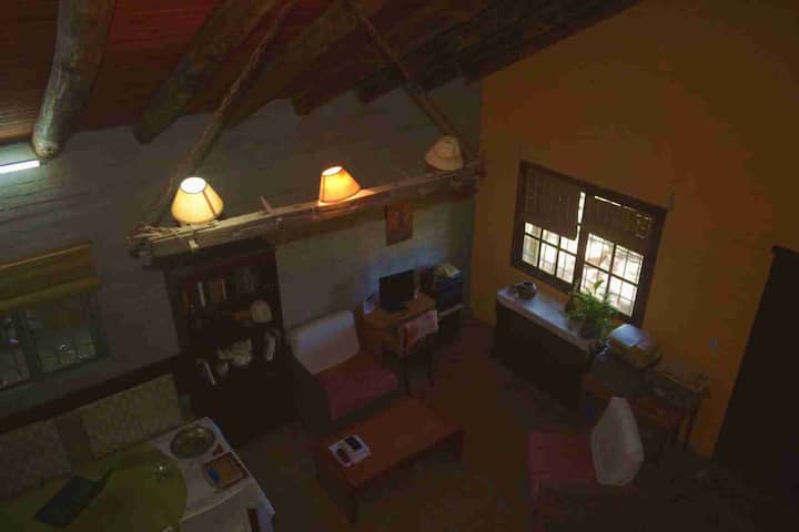 ห้องนั่งเล่นห้องรับประทานอาหารห้องประชุมอาหารกลางวันทำงานอ่านหนังสือฯลฯ