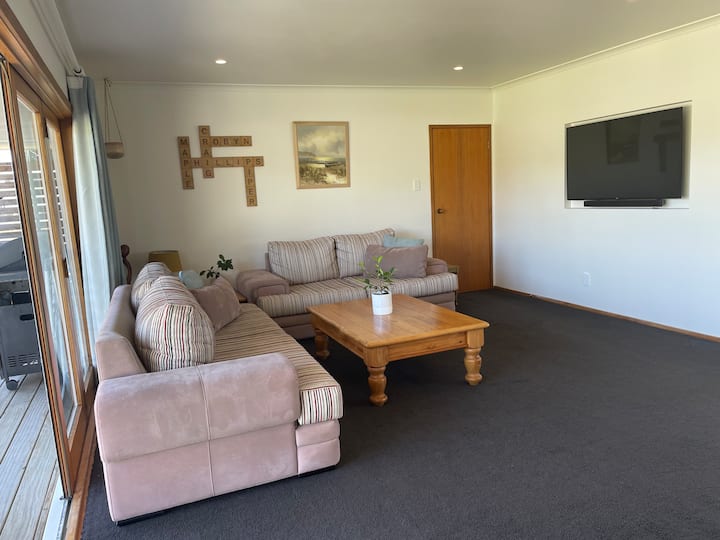 Sun Trap Beach Bach - Waihi Beach
