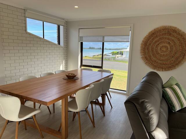 Beach and Riverfront views Port Fairy gallery image 3