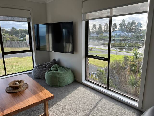 Beach and Riverfront views Port Fairy gallery image 5