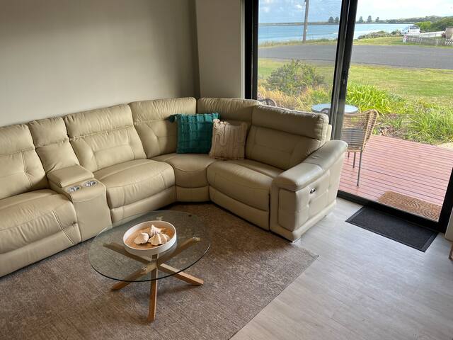 Beach and Riverfront views Port Fairy gallery image 2