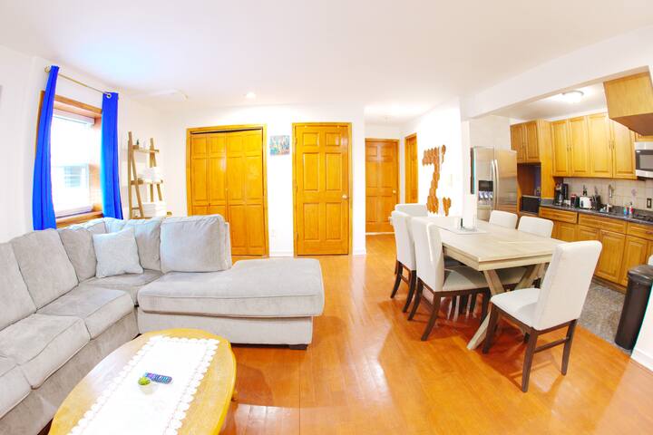 Free parking! 3 Bdrm + Sofa Bed. Safe Neighborhood gallery image 5