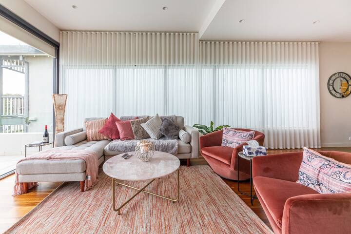 Escape to Beachfront Bliss in Elwood! gallery image 4