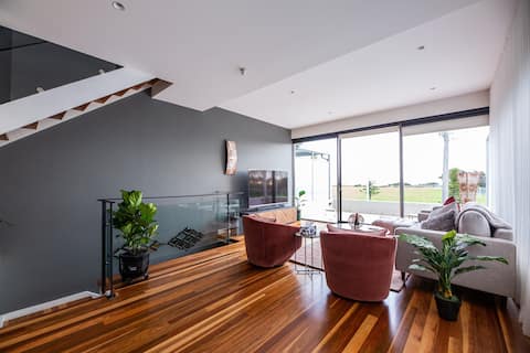 Successful Airbnb property: Escape to Beachfront Bliss in Elwood! in Elwood