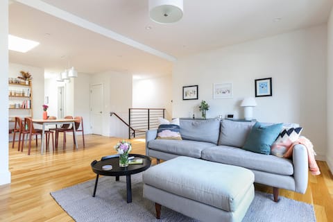 Top performing Airbnb: Family-Friendly Sunset Home with Ocean View in Central Sunset