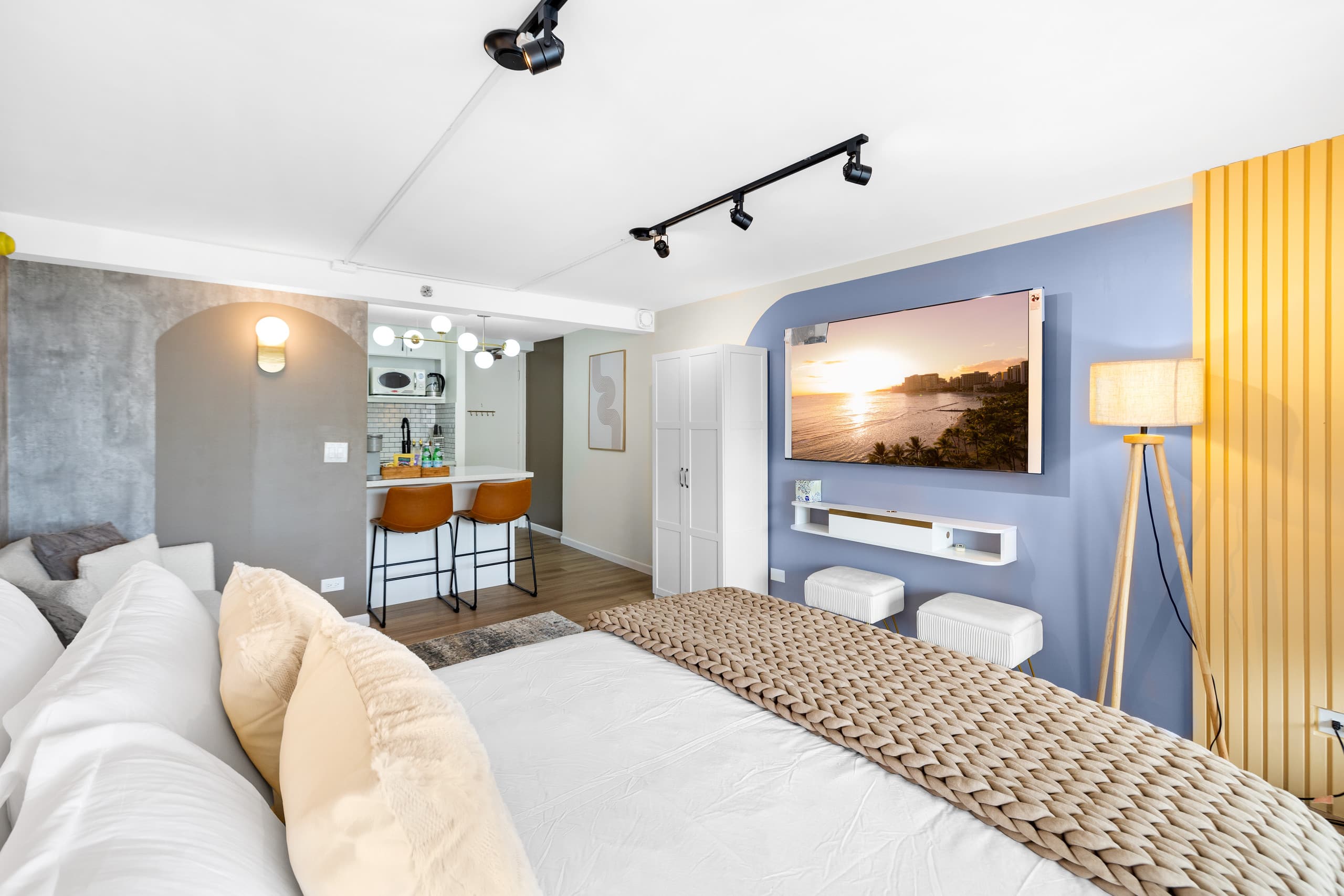 18th flr Waikiki Chic-Aesthetic Studio - Image 11