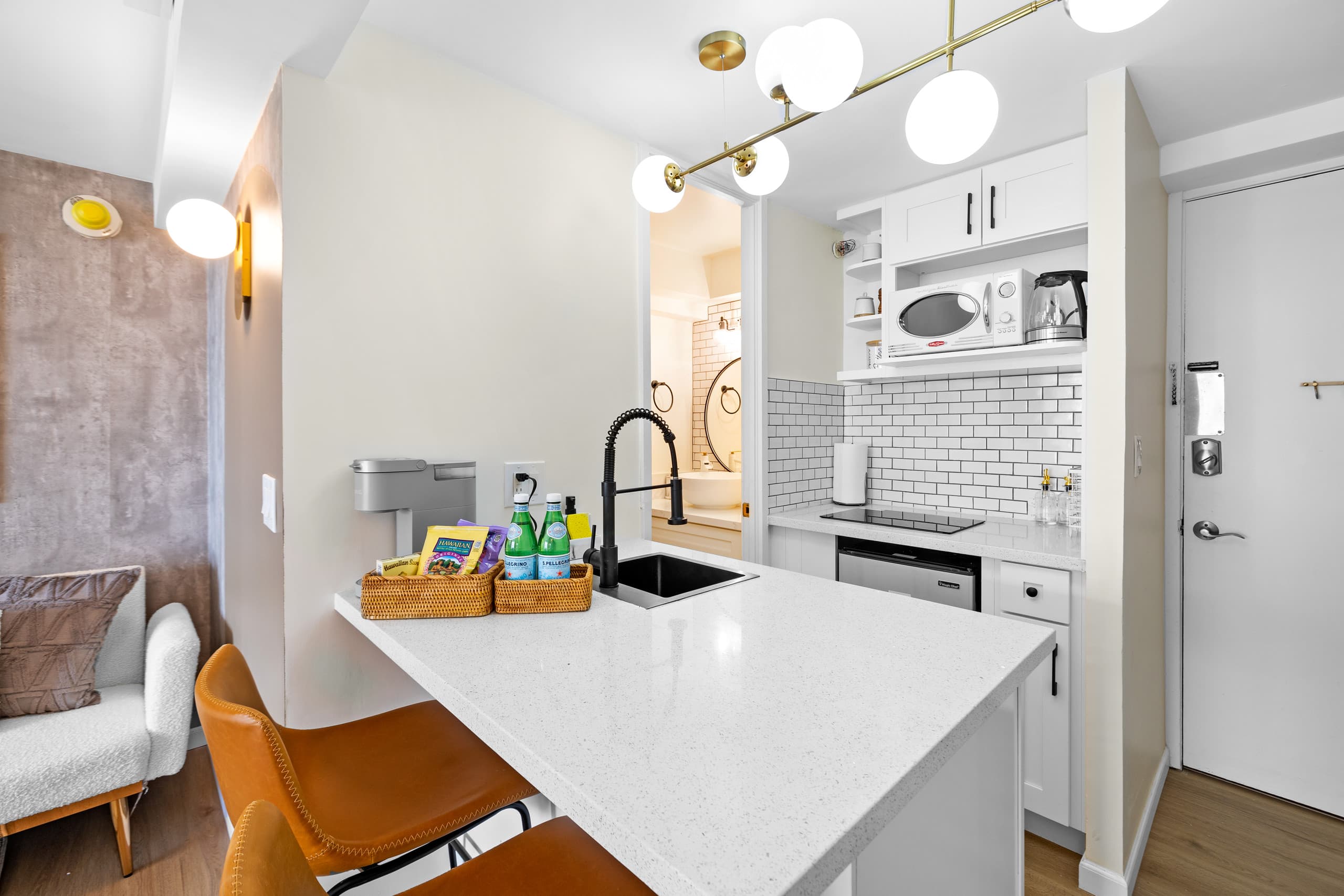 18th flr Waikiki Chic-Aesthetic Studio - Image 2