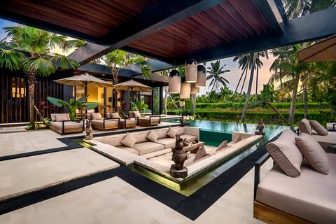 Jungle Paradise 5BR Villa w/ GYM, Ubud Center