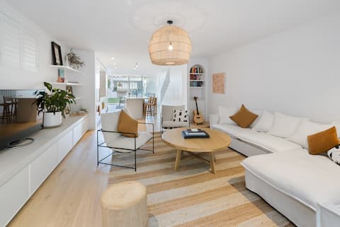 Top Airbnb: Clovelly beach house with pool in Sydney