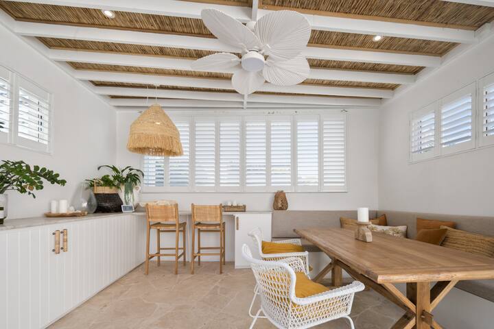 Clovelly beach house with pool gallery image 3