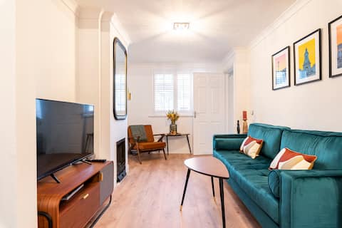 Popular Airbnb listing: Modern Terraced House in Ballybough
