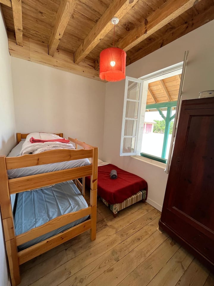 Habitación 3
1 litera (2 camas) + 1 cama de 1 plaza