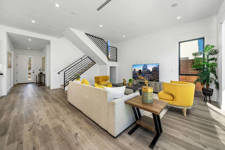 5BR/5.5BA Luxury Villa in Los Angeles with Parking gallery image 5