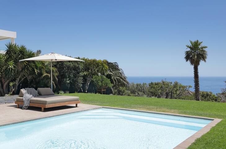Gorgeous Holiday Villa gallery image 2