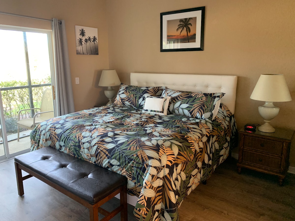 Master Bedroom - King Bed and Flat Screen TV