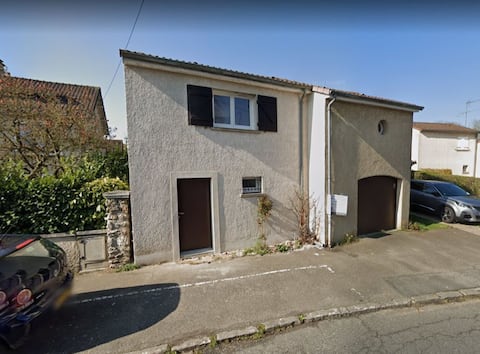 Maisonette de ville near train station