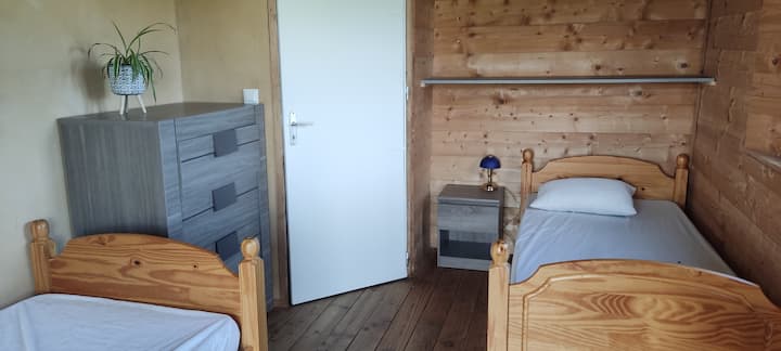 חדר שינה 2 / 2 מיטות 1