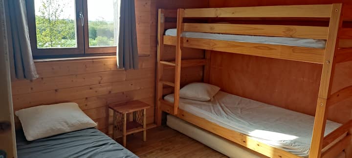 חדר 3 / 3 מיטות אדם אחד