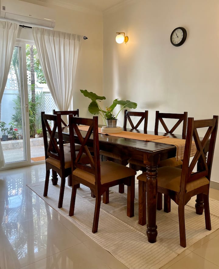 Dining area image 2