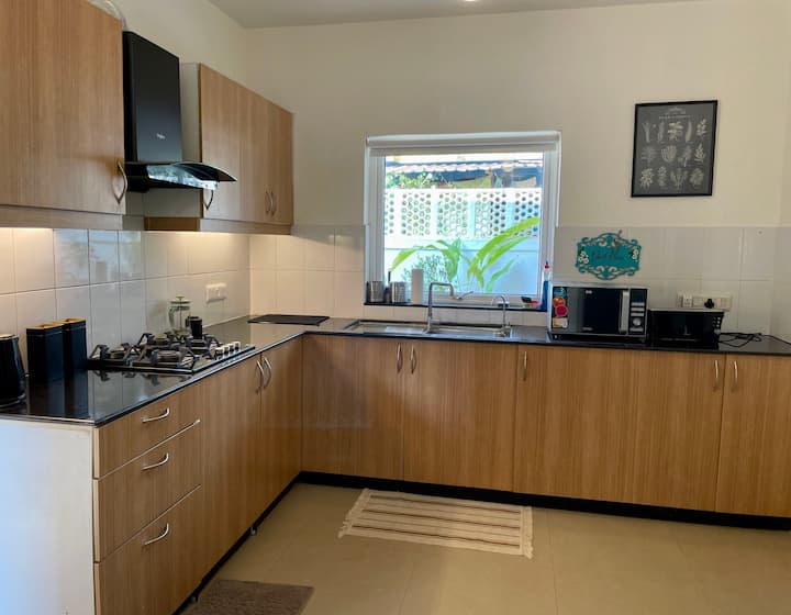 Full kitchen image 2