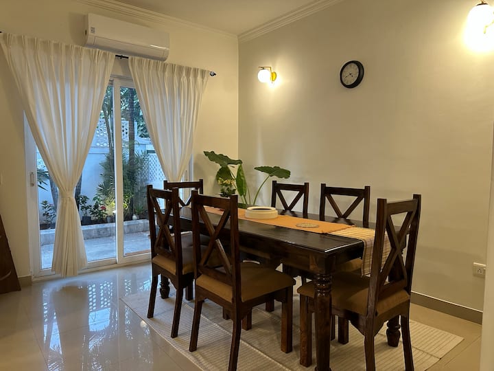 Dining area image 1