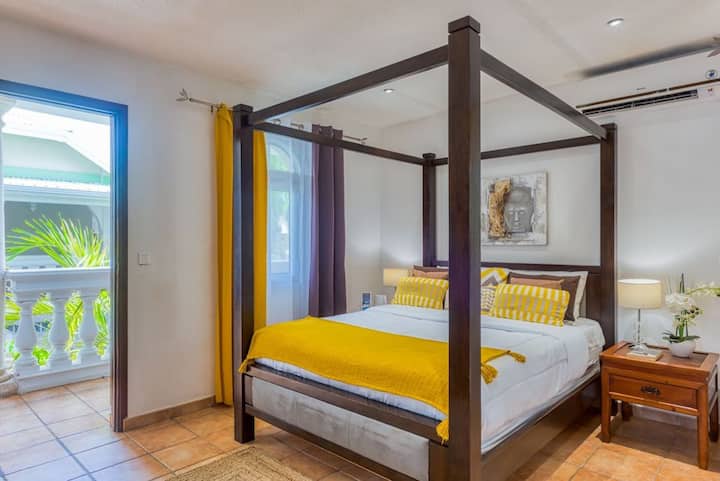 PRIVATE ROOM IN BEAUTIFUL VILLA